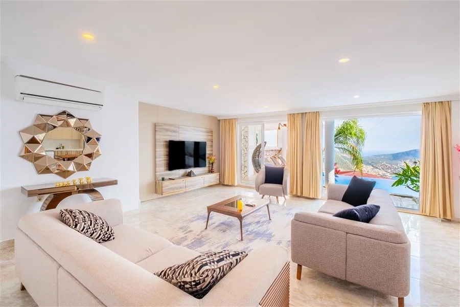 Kalkan’da Merkeze Yakın, Çocuk Havuzlu, 4 Yatak Odalı, Lüks Villa