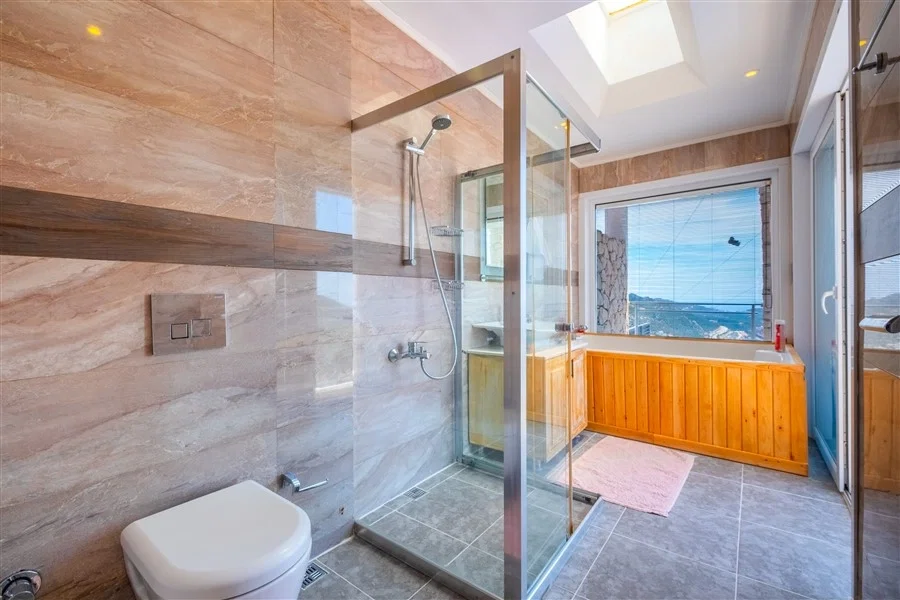 Kalkan’da Merkeze Yakın, Çocuk Havuzlu, 4 Yatak Odalı, Lüks Villa