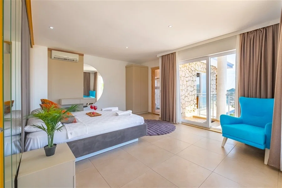 Kalkan’da Merkeze Yakın, Çocuk Havuzlu, 4 Yatak Odalı, Lüks Villa