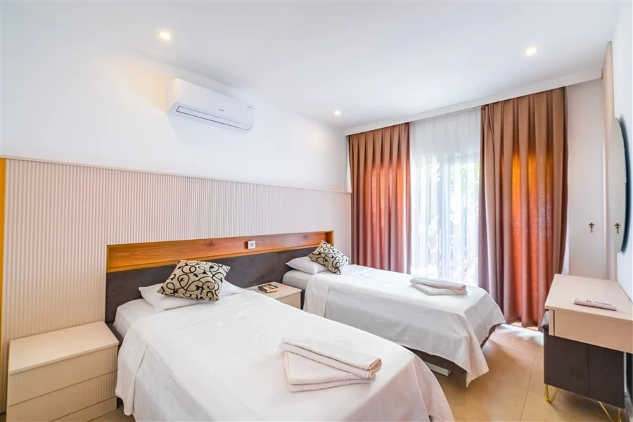 Kalkan’da Merkeze Yakın, Çocuk Havuzlu, 4 Yatak Odalı, Lüks Villa