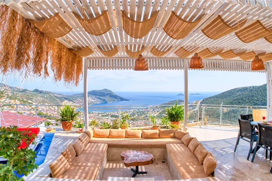 Kalkan’da Merkeze Yakın, Çocuk Havuzlu, 4 Yatak Odalı, Lüks Villa