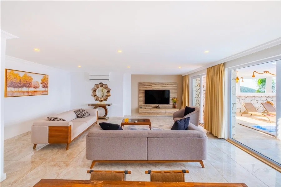 Kalkan’da Merkeze Yakın, Çocuk Havuzlu, 4 Yatak Odalı, Lüks Villa