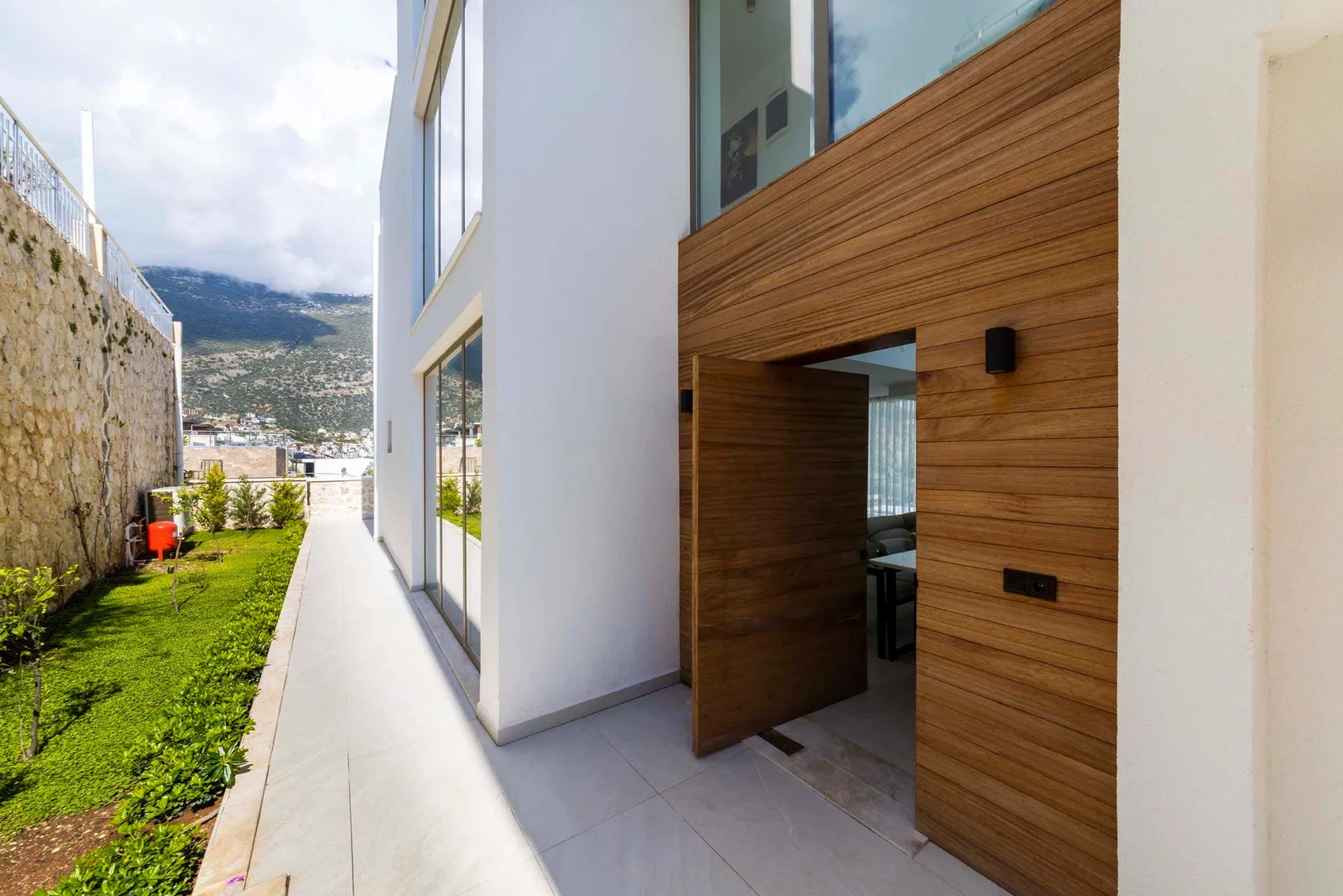 Kalkan’da Merkeze Yakın, Isıtmalı Havuzlu, 6 Yatak Odalı, Lüks Villa