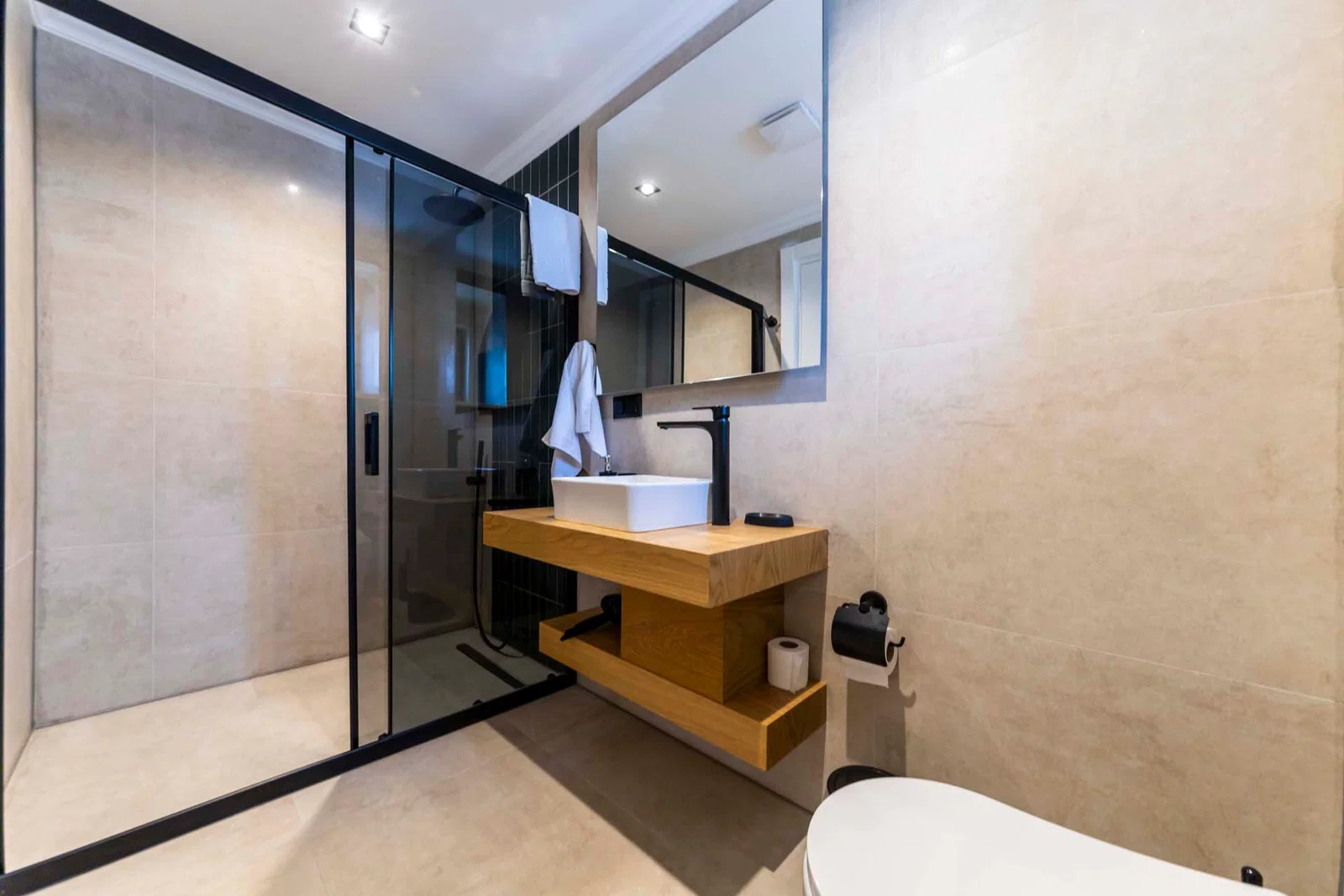 Kalkan’da Merkeze Yakın, Isıtmalı Havuzlu, 6 Yatak Odalı, Lüks Villa