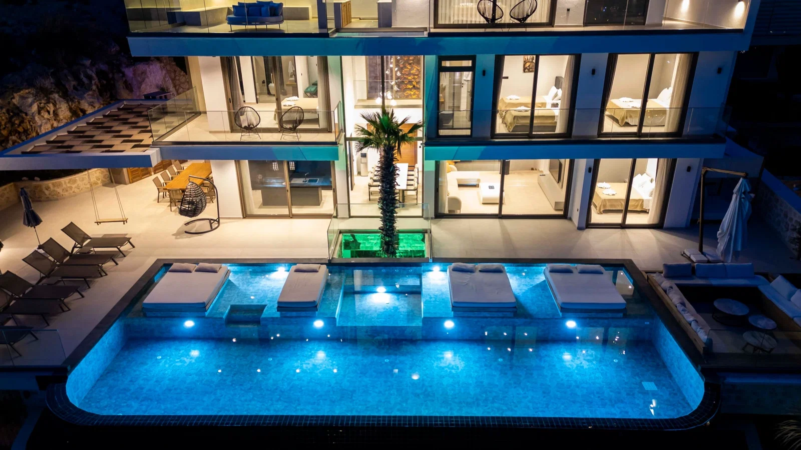 Kalkan’da Merkeze Yakın, Isıtmalı Havuzlu, 6 Yatak Odalı, Lüks Villa