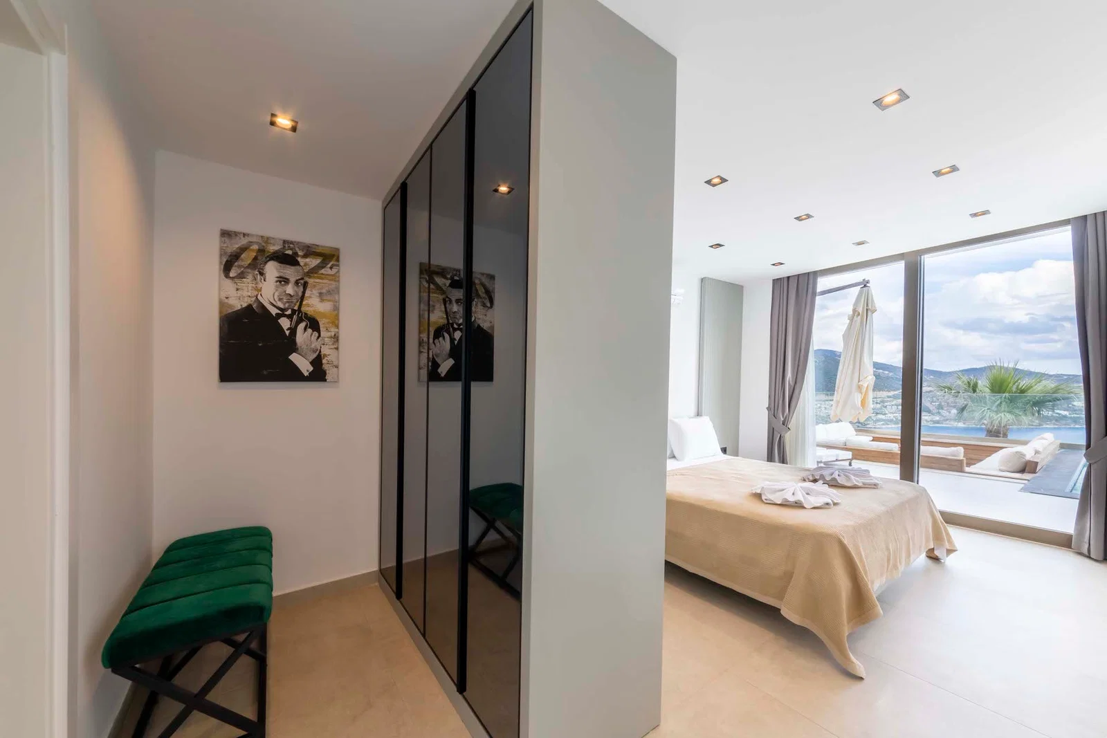 Kalkan’da Merkeze Yakın, Isıtmalı Havuzlu, 6 Yatak Odalı, Lüks Villa