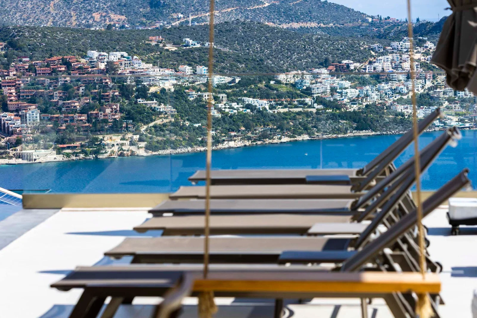 Kalkan’da Merkeze Yakın, Isıtmalı Havuzlu, 6 Yatak Odalı, Lüks Villa