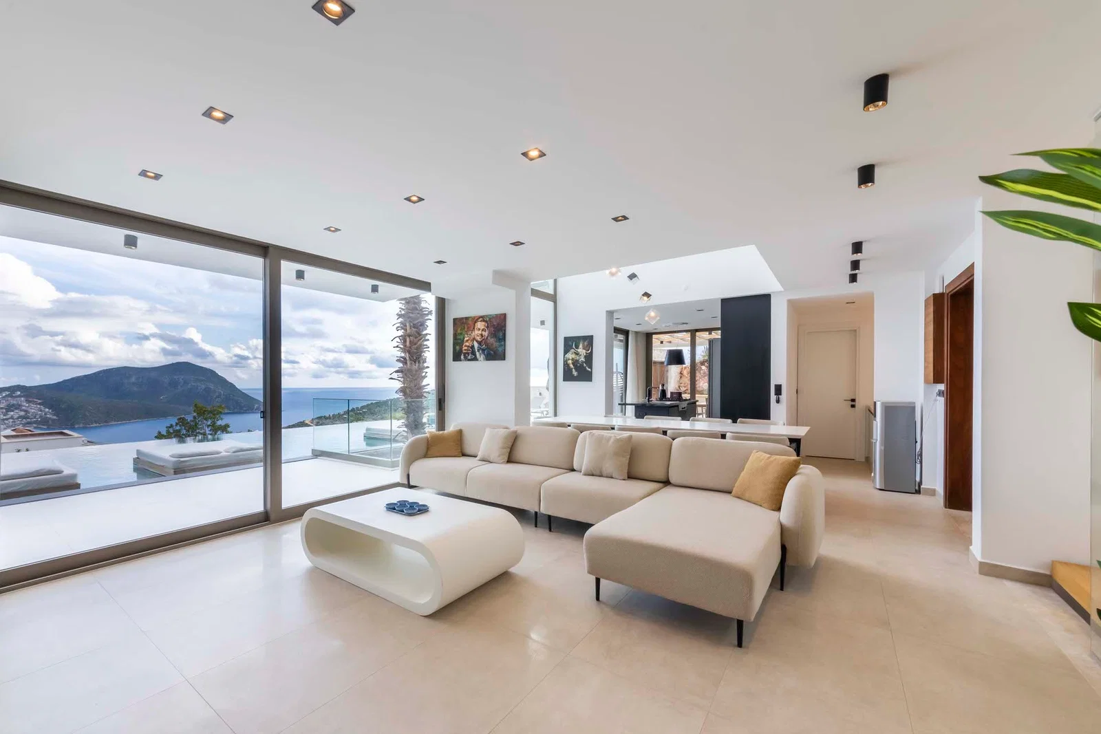 Kalkan’da Merkeze Yakın, Isıtmalı Havuzlu, 6 Yatak Odalı, Lüks Villa