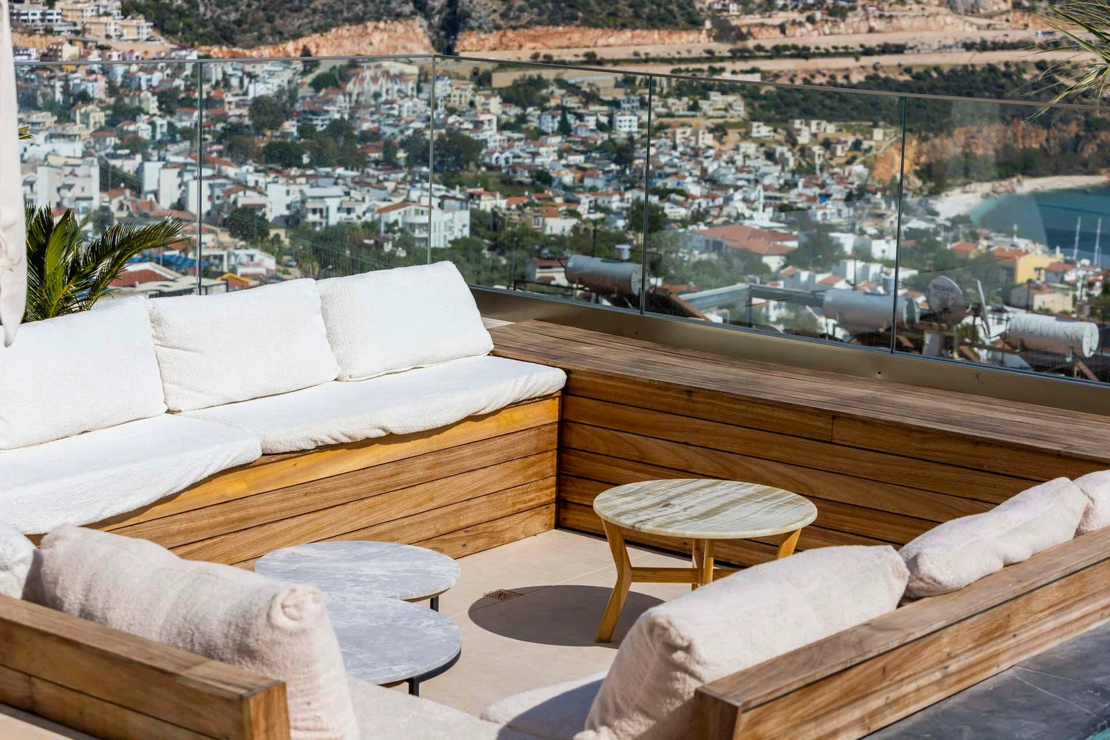 Kalkan’da Merkeze Yakın, Isıtmalı Havuzlu, 6 Yatak Odalı, Lüks Villa