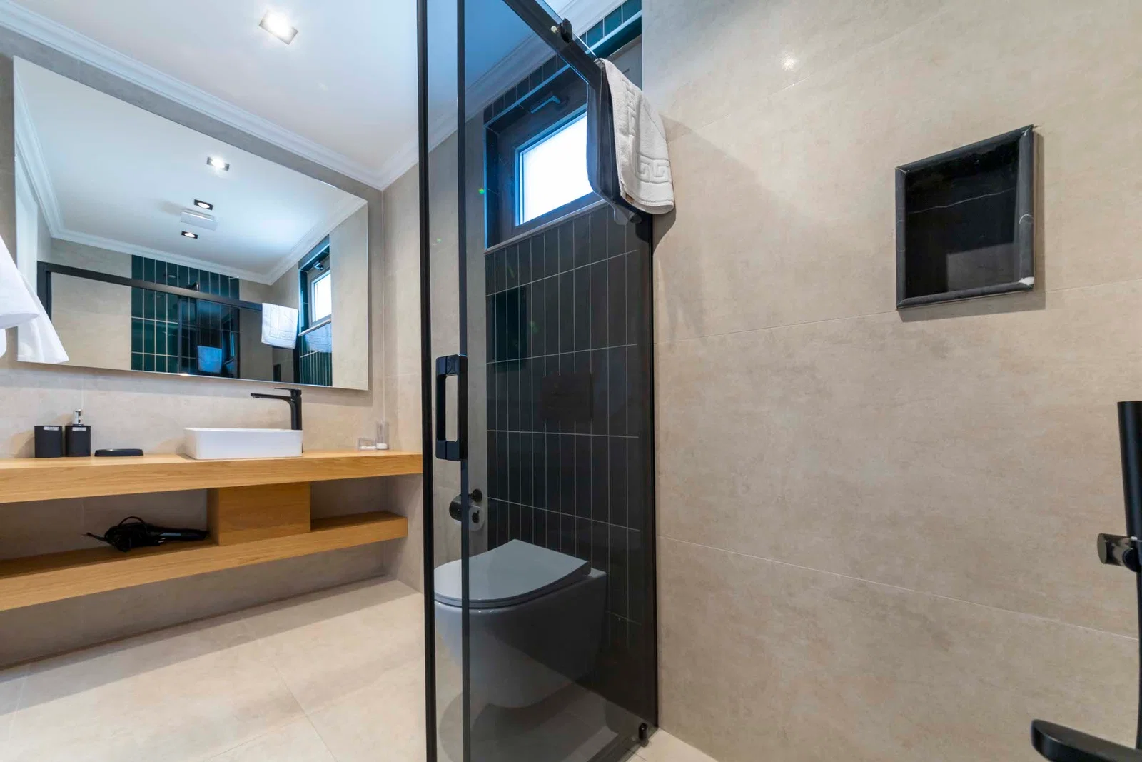 Kalkan’da Merkeze Yakın, Isıtmalı Havuzlu, 6 Yatak Odalı, Lüks Villa