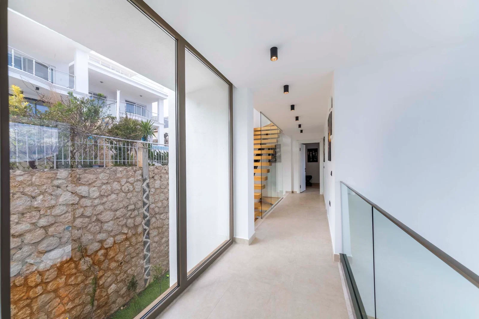 Kalkan’da Merkeze Yakın, Isıtmalı Havuzlu, 6 Yatak Odalı, Lüks Villa