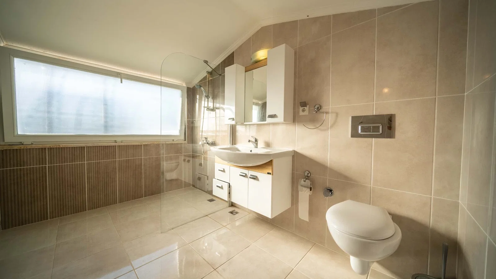 Kalkan’da Merkeze Yakın, Özel Havuzlu, 5 Yatak Odalı, Ekonomik Villa