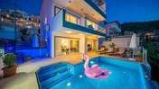 Kalkan’da Merkeze Yakın, Özel Havuzlu, 5 Yatak Odalı, Ekonomik Villa