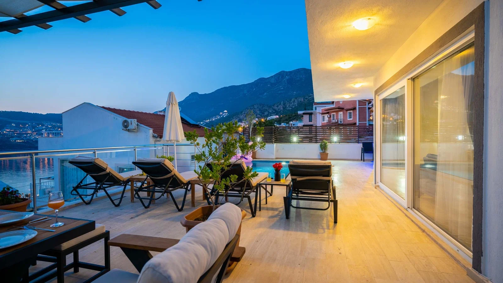 Kalkan’da Merkeze Yakın, Özel Havuzlu, 5 Yatak Odalı, Ekonomik Villa