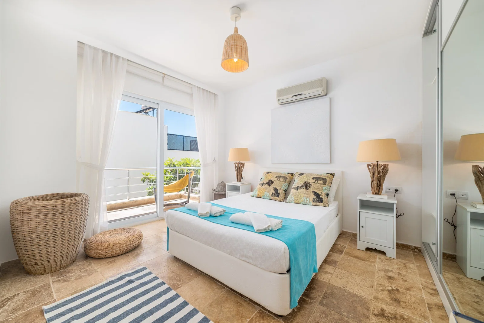 Kalkan’da Merkeze Yakın, Özel Havuzlu, 4 Yatak Odalı, Ekonomik Villa