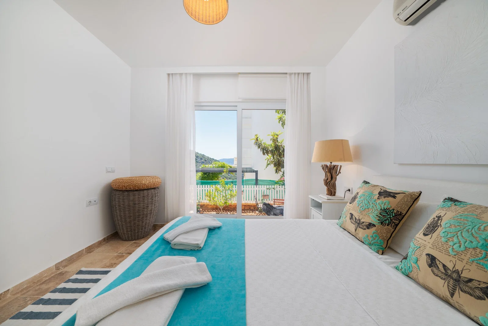 Kalkan’da Merkeze Yakın, Özel Havuzlu, 4 Yatak Odalı, Ekonomik Villa