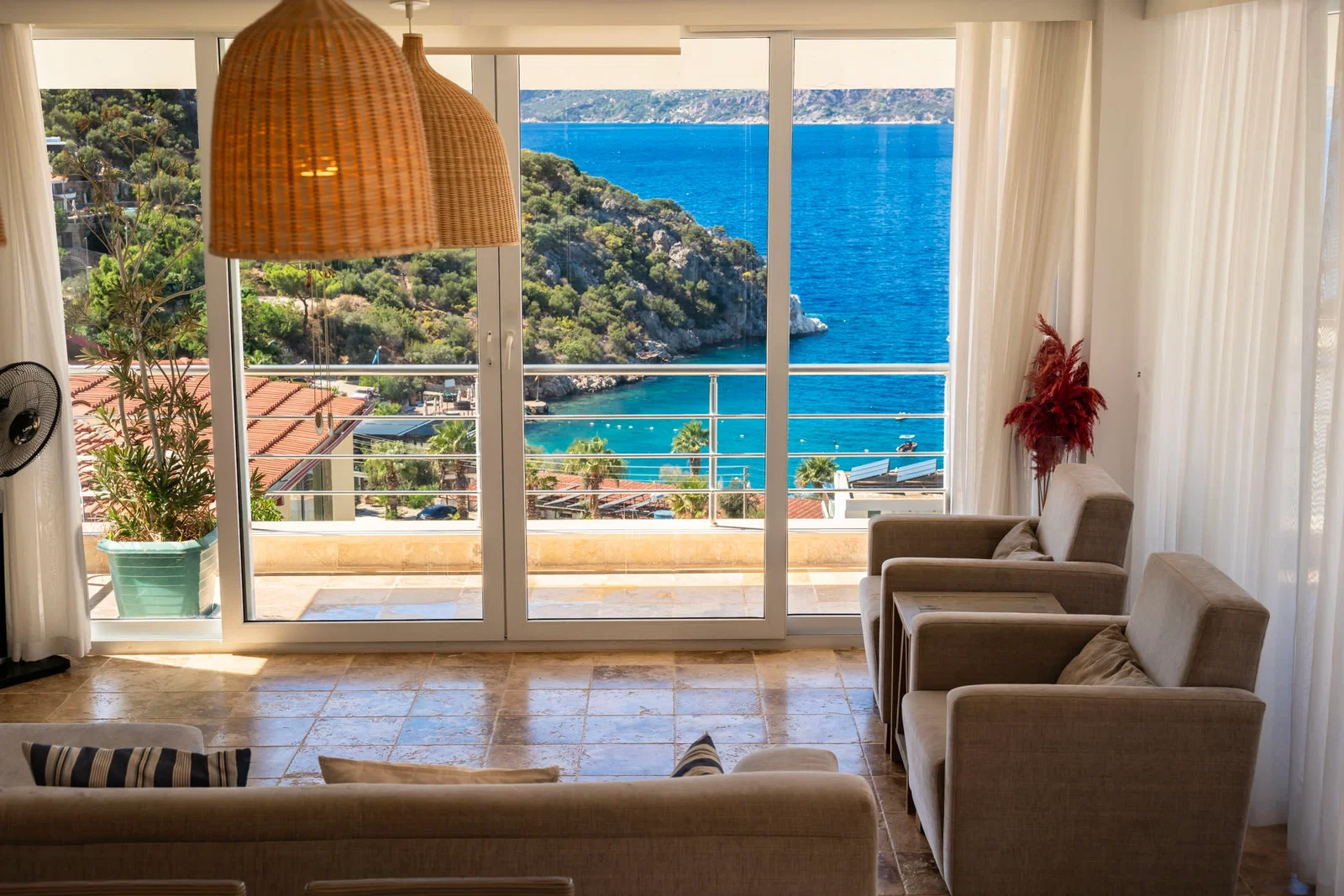 Kalkan’da Merkeze Yakın, Özel Havuzlu, 4 Yatak Odalı, Ekonomik Villa