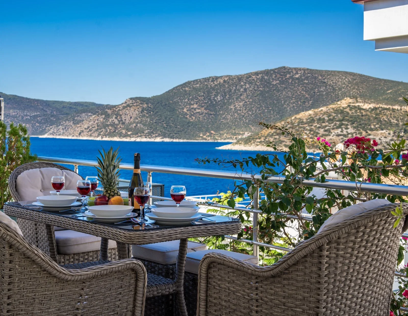 Kalkan’da Merkeze Yakın, Özel Havuzlu, 4 Yatak Odalı, Ekonomik Villa