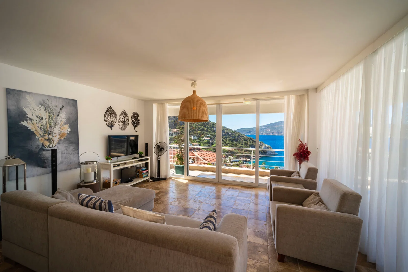 Kalkan’da Merkeze Yakın, Özel Havuzlu, 4 Yatak Odalı, Ekonomik Villa
