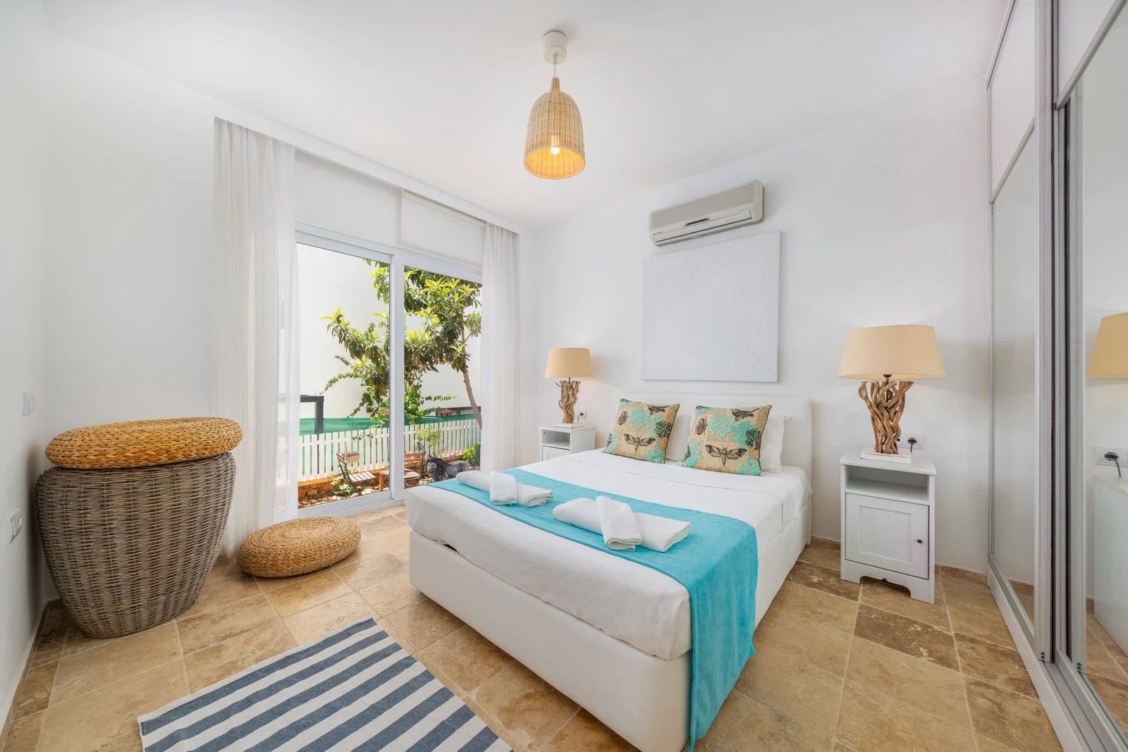 Kalkan’da Merkeze Yakın, Özel Havuzlu, 4 Yatak Odalı, Ekonomik Villa