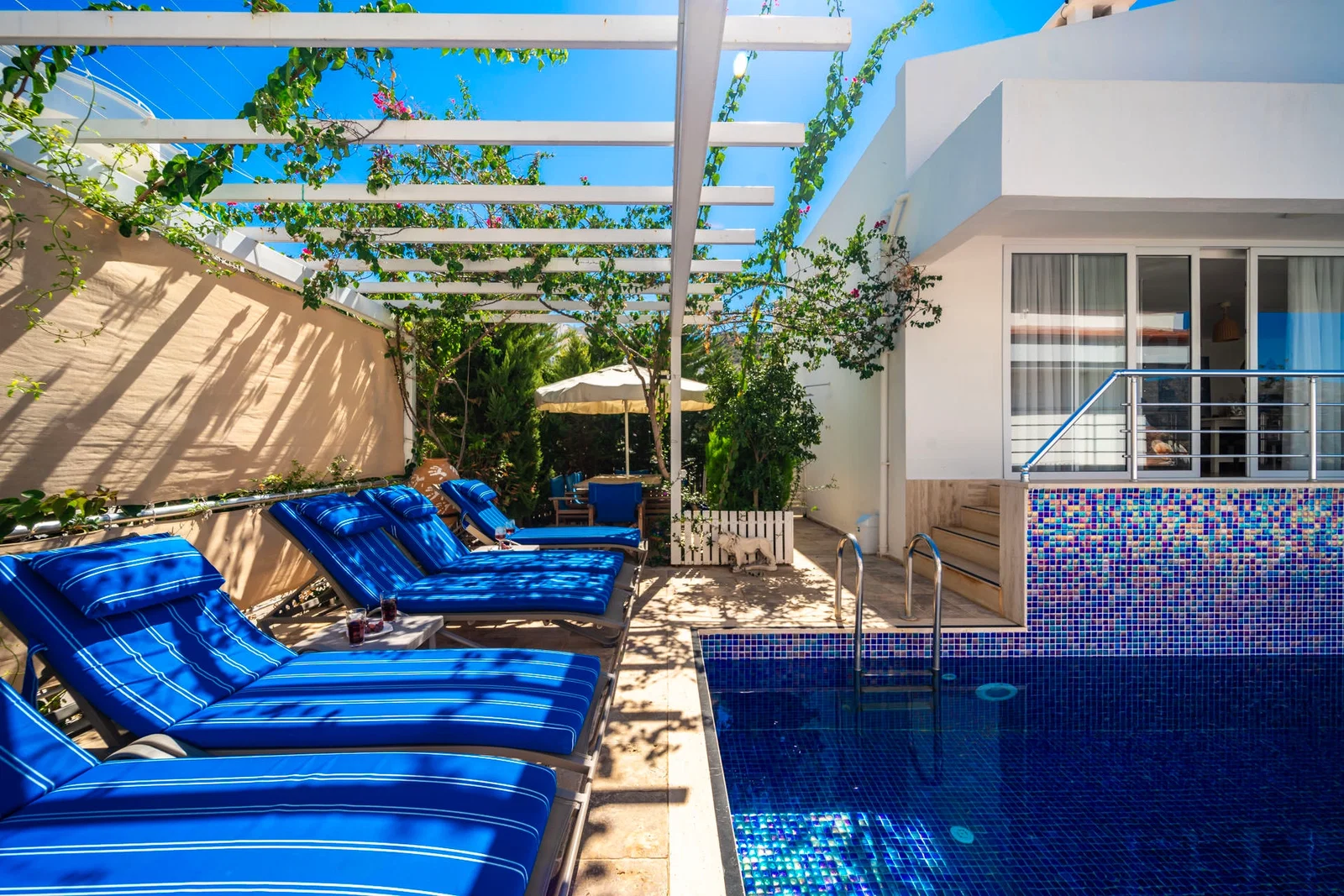 Kalkan’da Merkeze Yakın, Özel Havuzlu, 4 Yatak Odalı, Ekonomik Villa