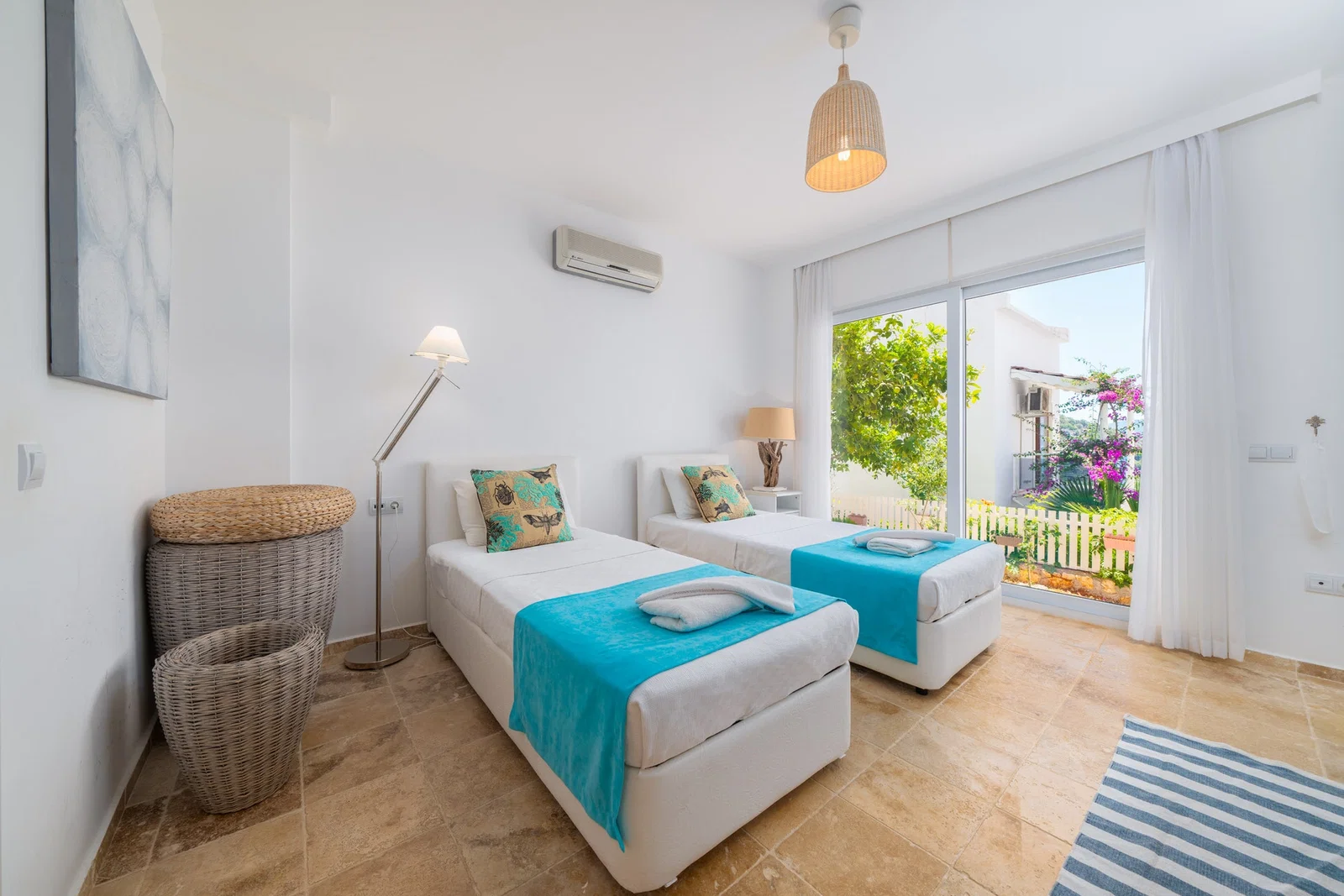 Kalkan’da Merkeze Yakın, Özel Havuzlu, 4 Yatak Odalı, Ekonomik Villa