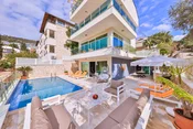 Kalkan’da Merkeze Yakın, Özel Havuzlu, 3 Yatak Odalı, Kiralık Villa