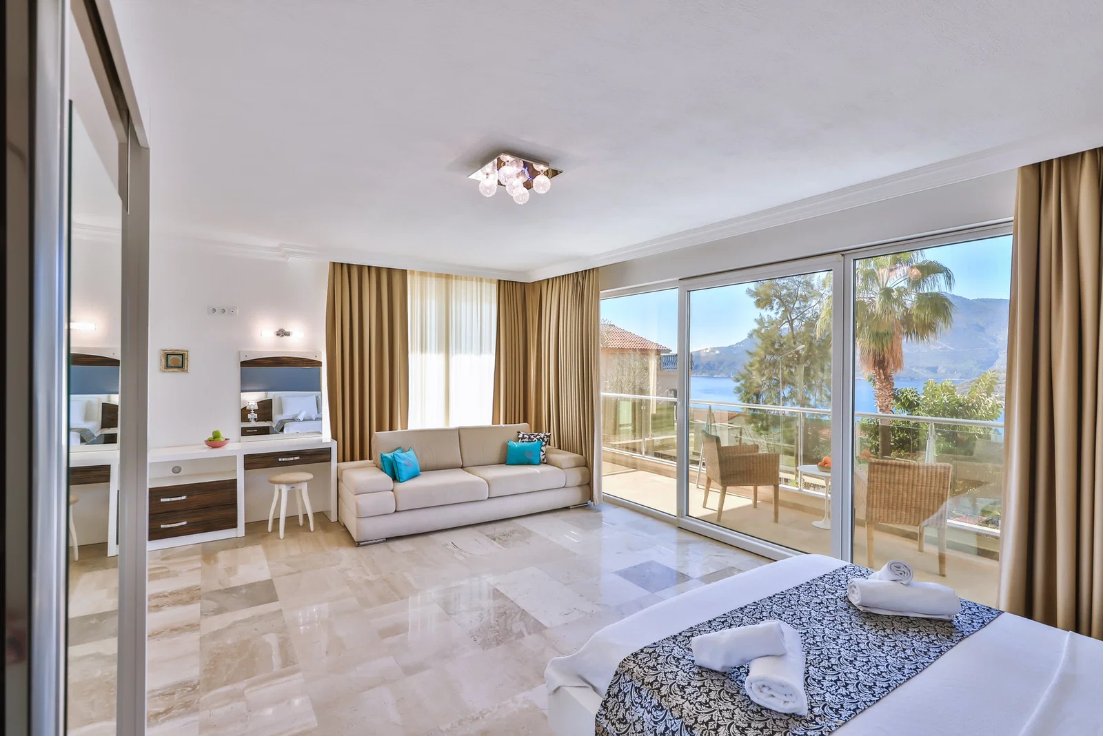 Kalkan’da Merkeze Yakın, Özel Havuzlu, 3 Yatak Odalı, Kiralık Villa