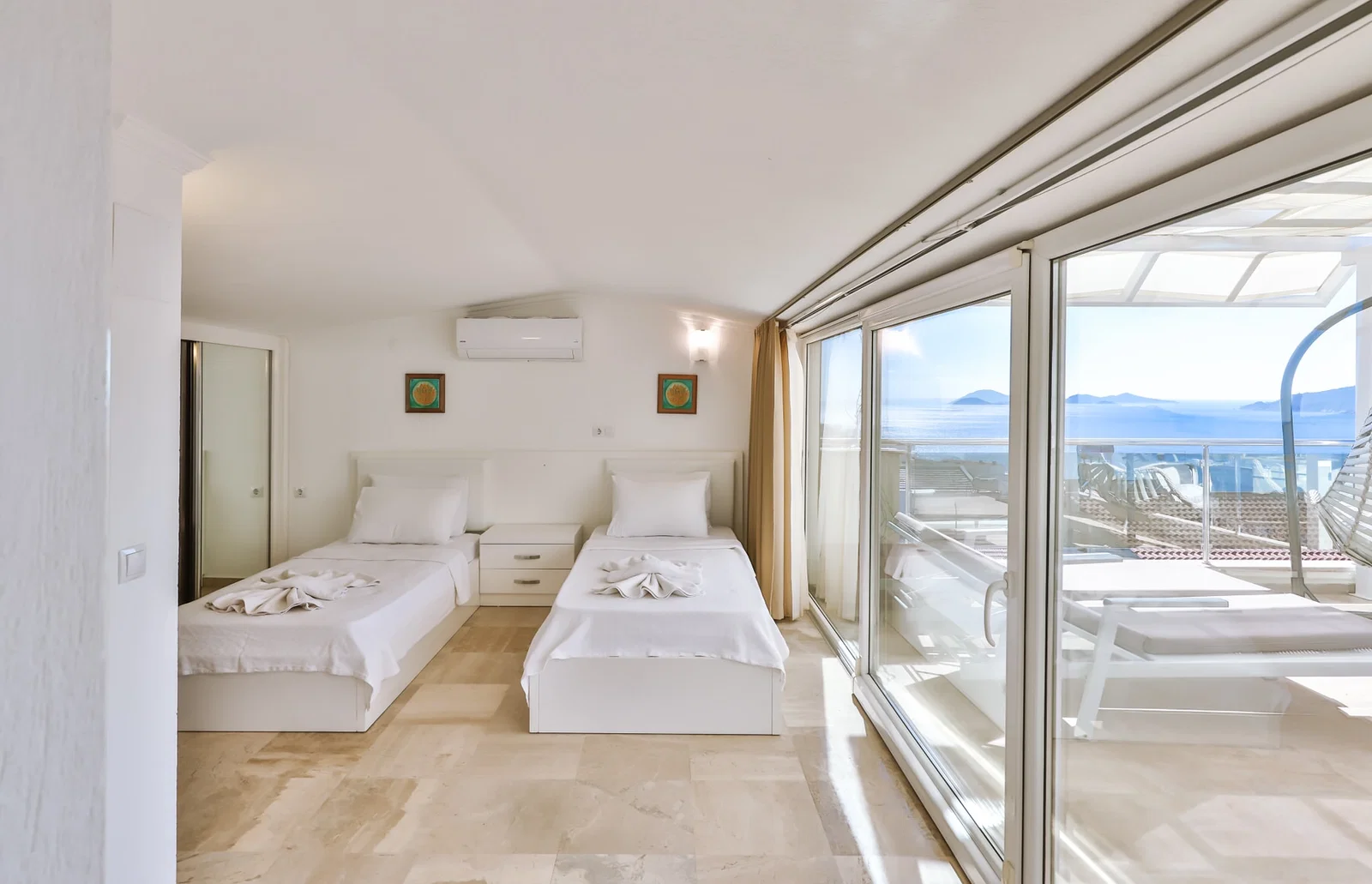 Kalkan’da Merkeze Yakın, Özel Havuzlu, 3 Yatak Odalı, Kiralık Villa