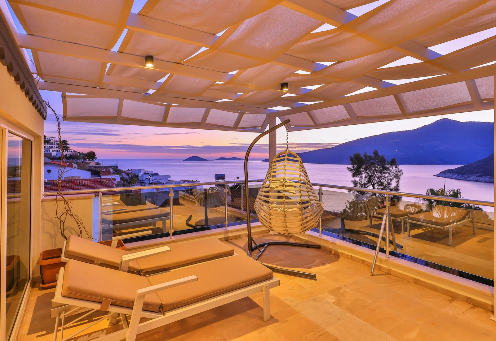 Kalkan’da Merkeze Yakın, Özel Havuzlu, 3 Yatak Odalı, Kiralık Villa