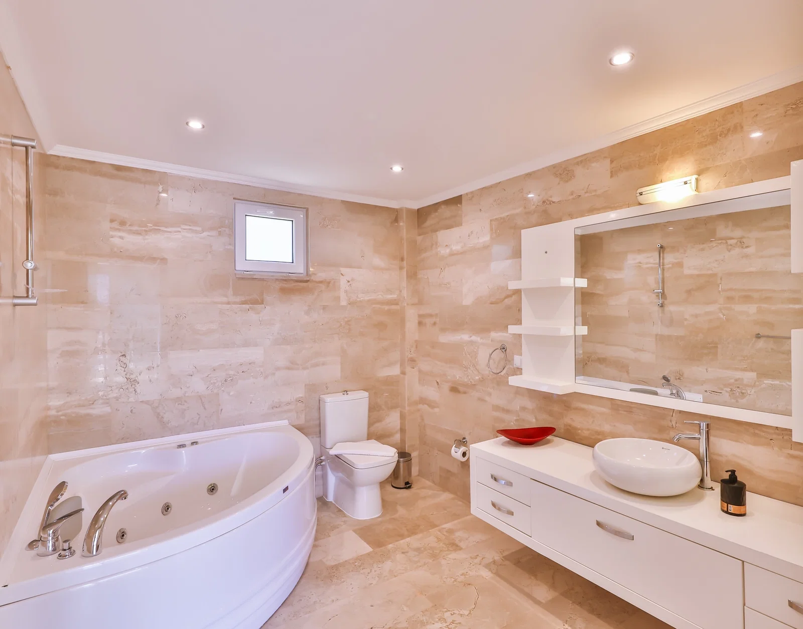 Kalkan’da Merkeze Yakın, Özel Havuzlu, 3 Yatak Odalı, Kiralık Villa
