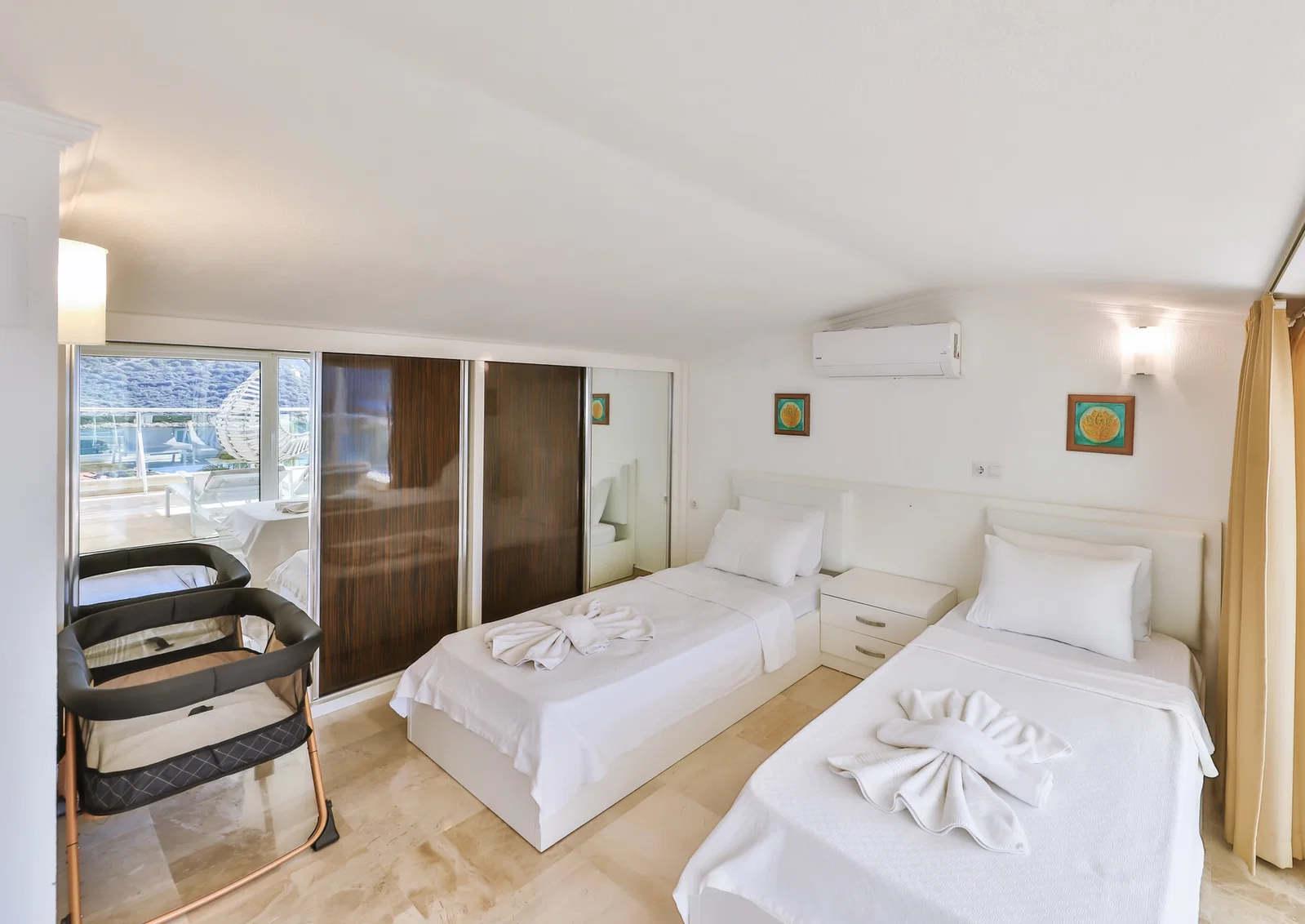 Kalkan’da Merkeze Yakın, Özel Havuzlu, 3 Yatak Odalı, Kiralık Villa