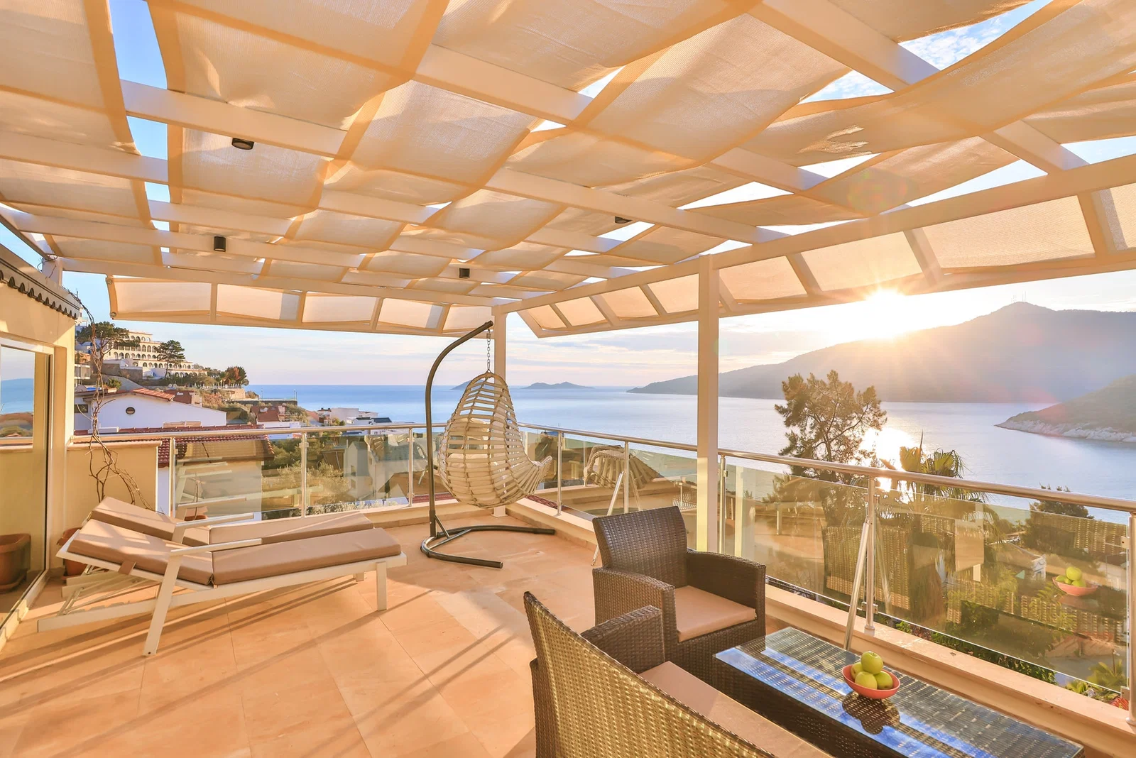 Kalkan’da Merkeze Yakın, Özel Havuzlu, 3 Yatak Odalı, Kiralık Villa