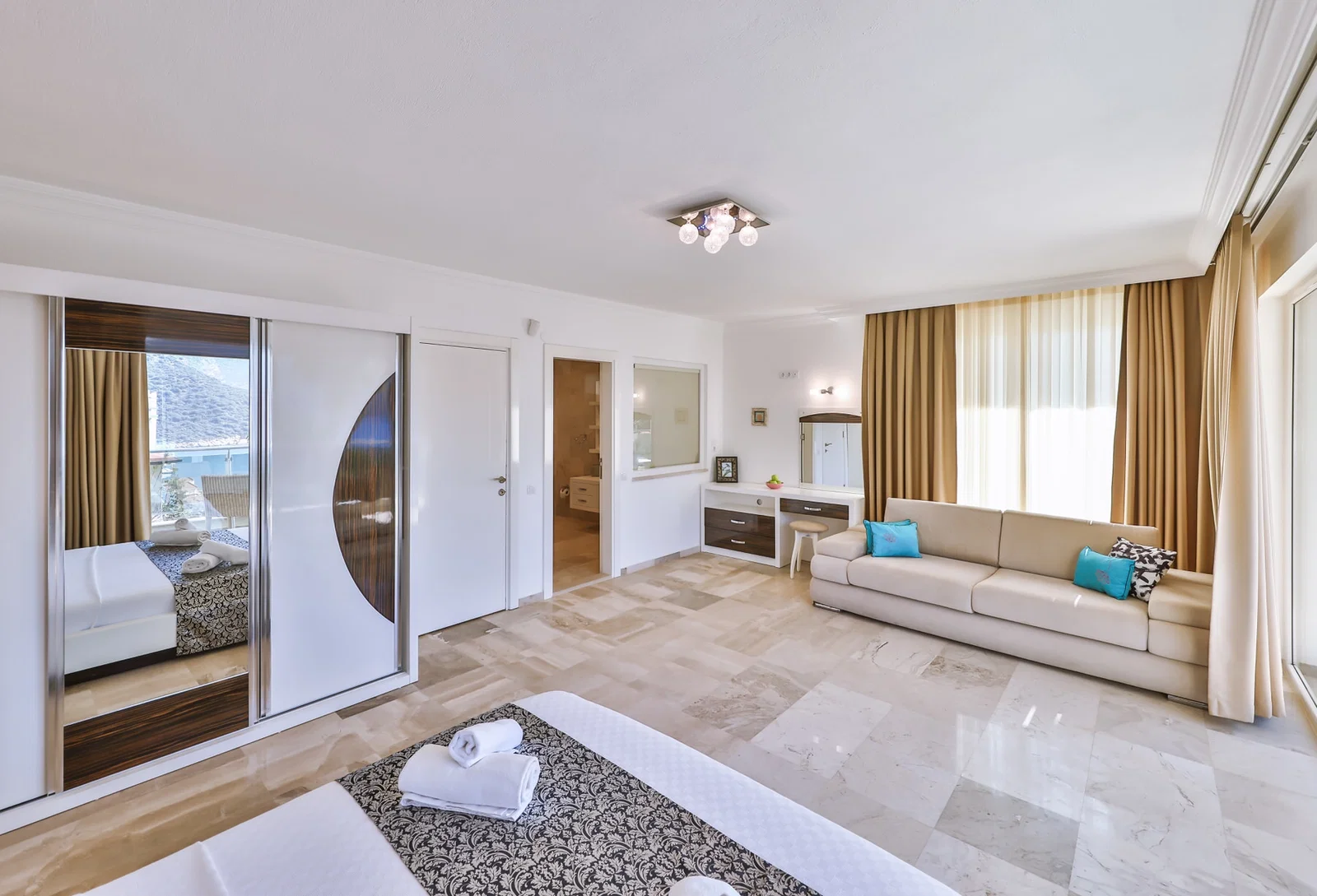 Kalkan’da Merkeze Yakın, Özel Havuzlu, 3 Yatak Odalı, Kiralık Villa