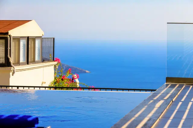 Kalkan’da deniz manzaralı kiralık villa, fotoğraf 2