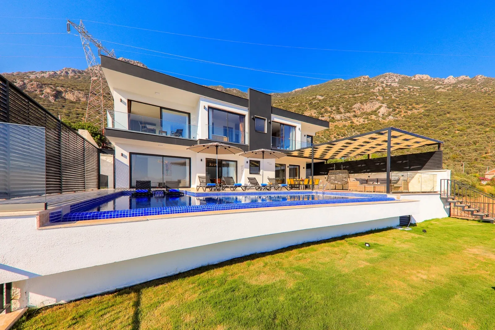 Kalkan’da jakuzili kiralık villa