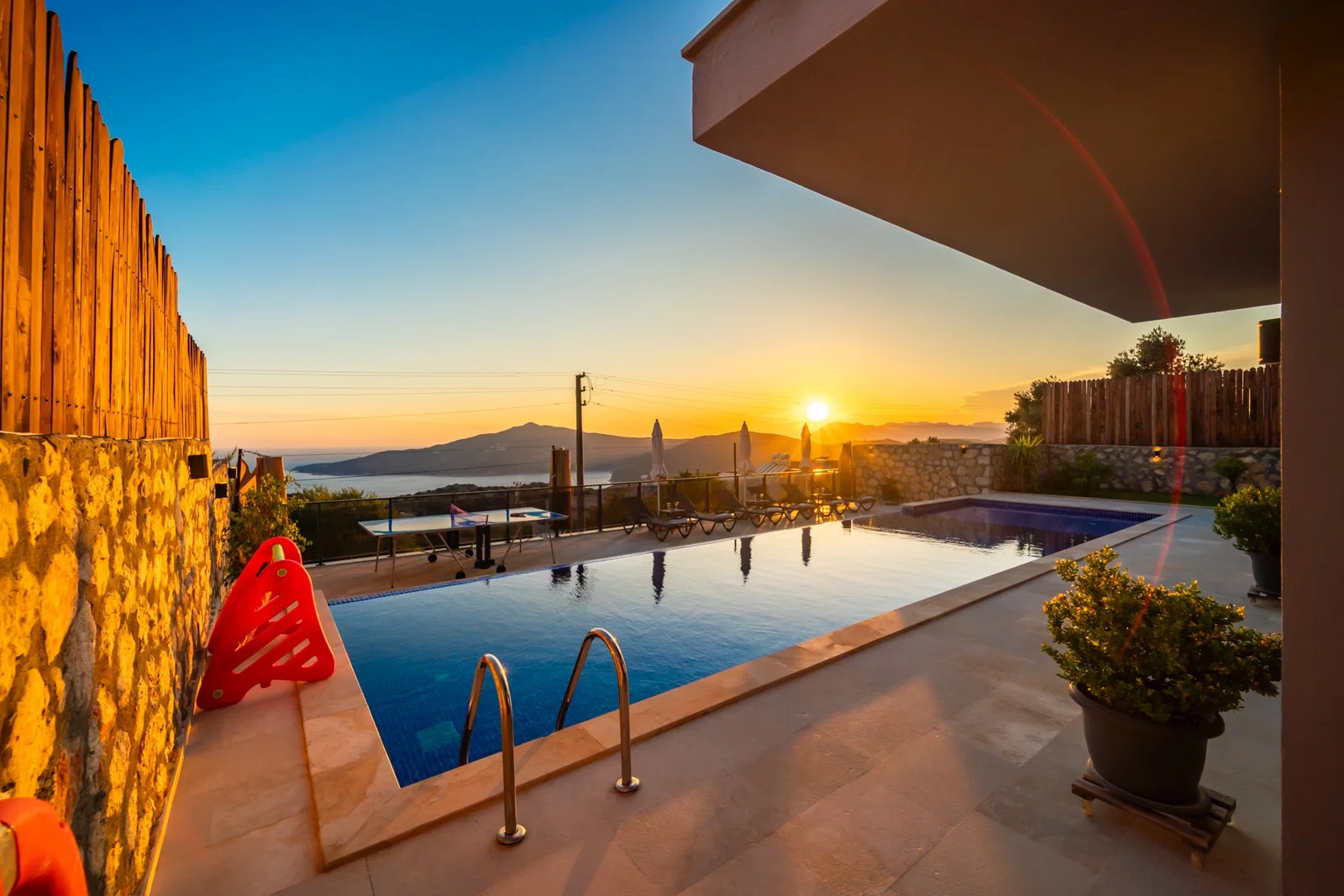 Kalkan’da Merkeze Yakın, Özel Havuzlu, 3 Yatak Odalı, Kiralık Villa