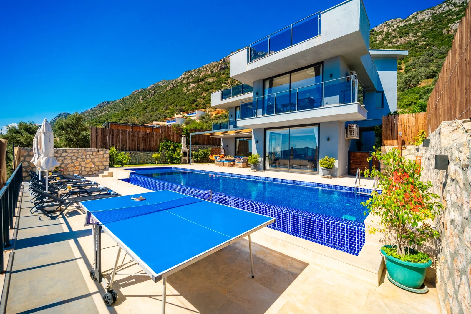 Kalkan’da Merkeze Yakın, Özel Havuzlu, 3 Yatak Odalı, Kiralık Villa