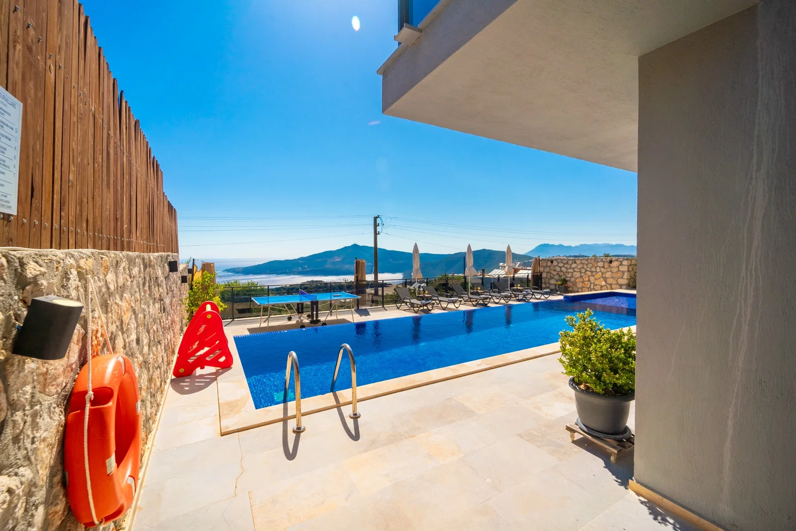 Kalkan’da Merkeze Yakın, Özel Havuzlu, 3 Yatak Odalı, Kiralık Villa