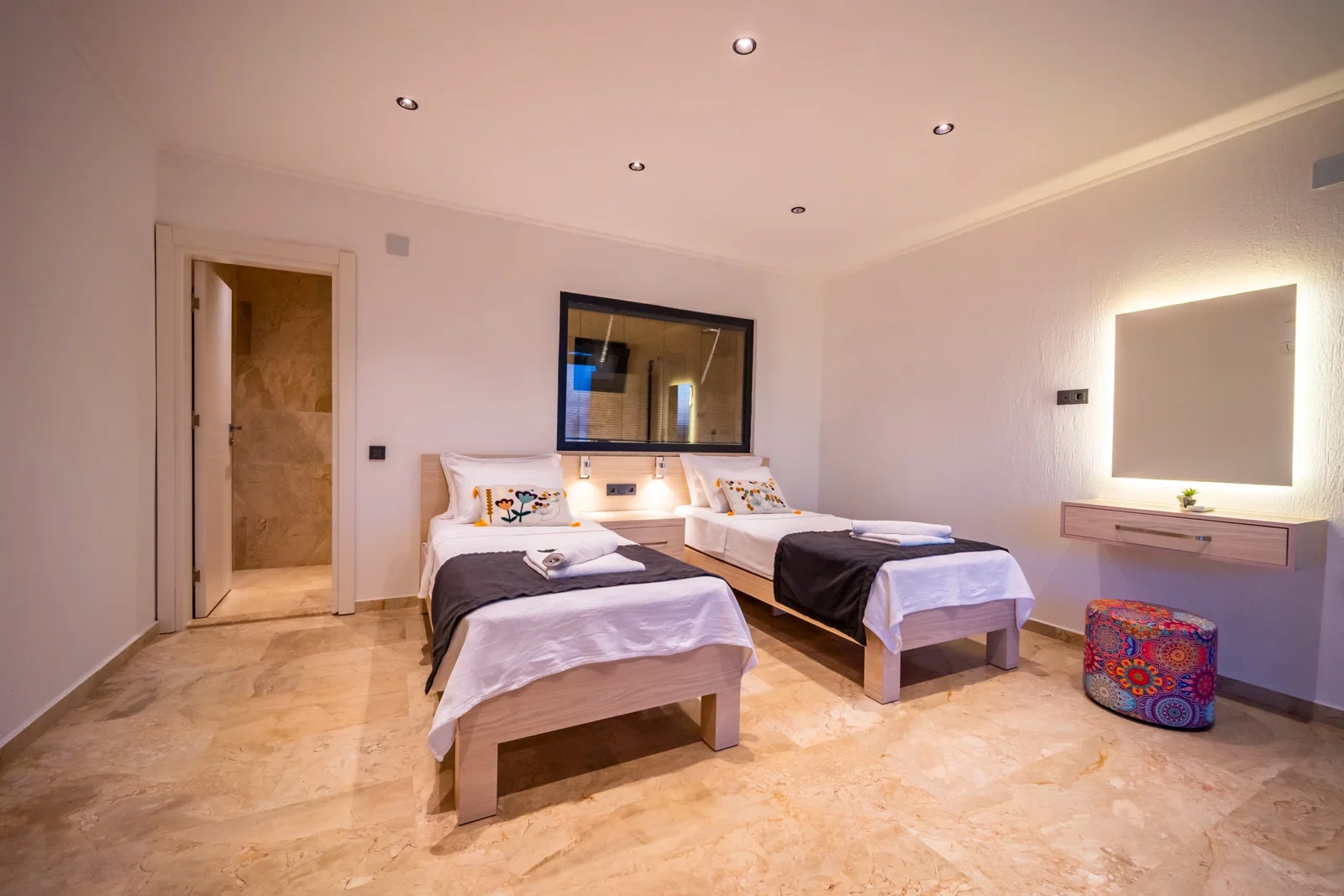 Kalkan’da Merkeze Yakın, Özel Havuzlu, 3 Yatak Odalı, Kiralık Villa