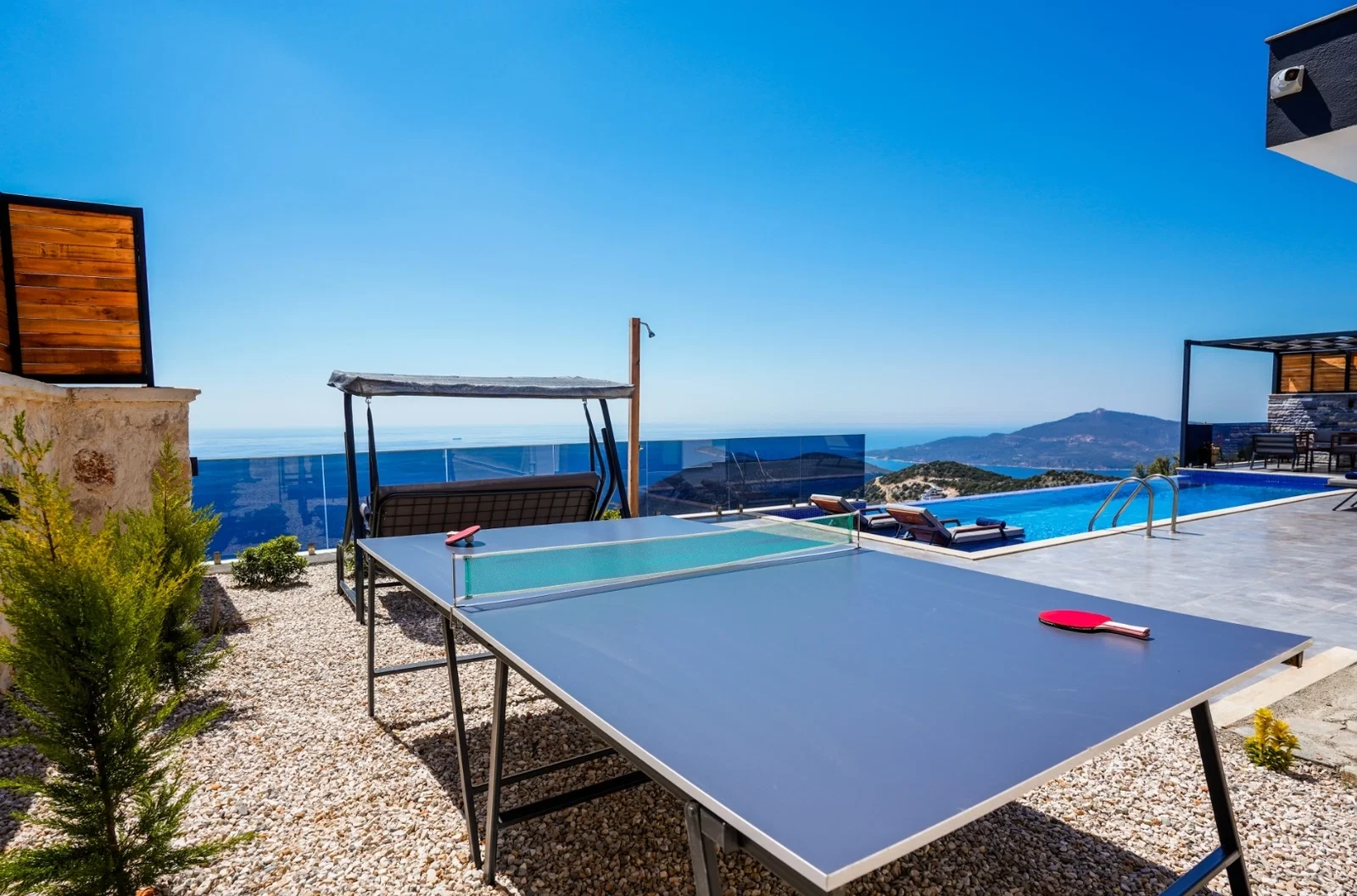Kalkan’da Balayı Çiftlerine Uygun, Korunaklı Havuzlu, 2 Yatak Odalı, Kiralık Villa