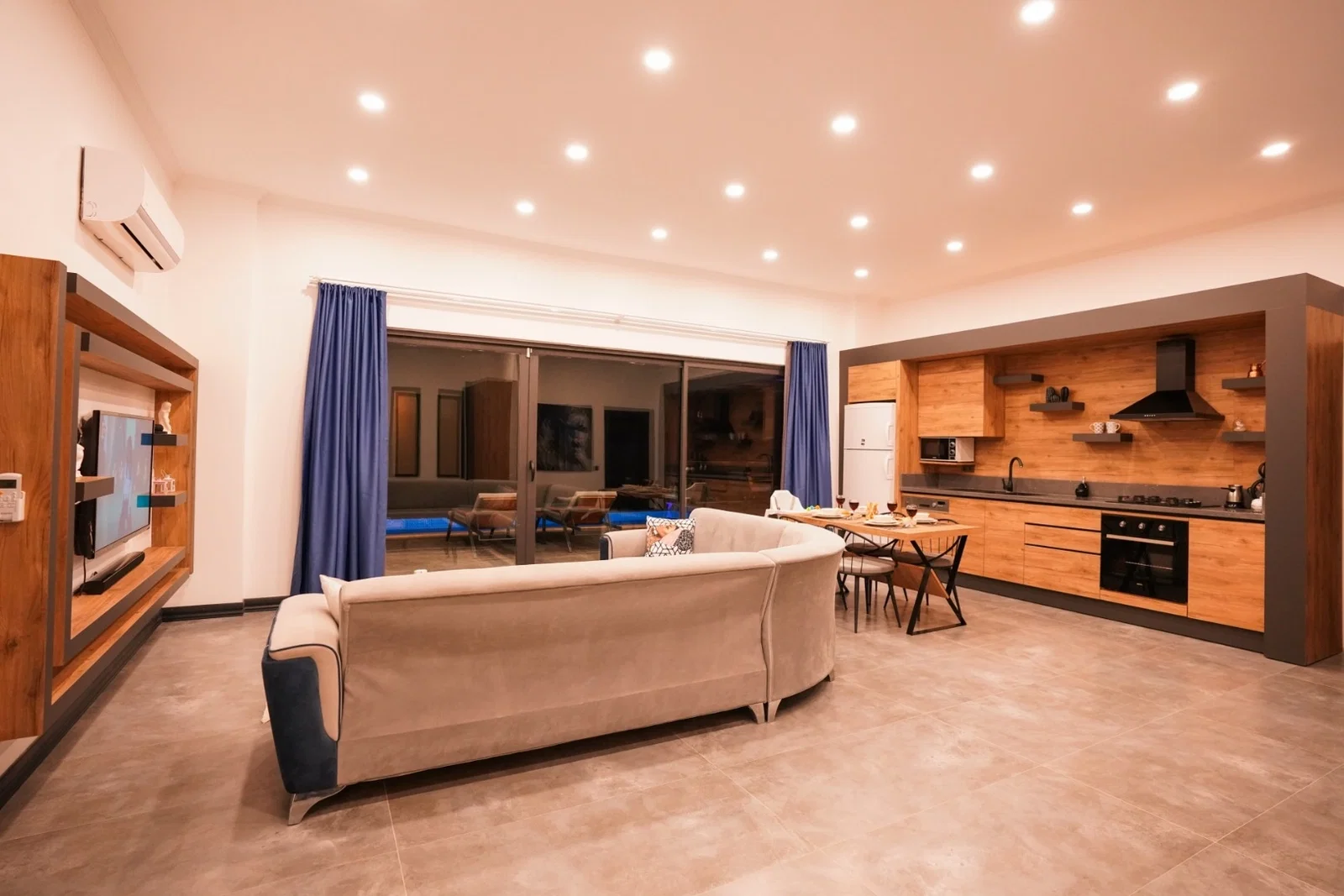 Kalkan’da Balayı Çiftlerine Uygun, Korunaklı Havuzlu, 2 Yatak Odalı, Kiralık Villa