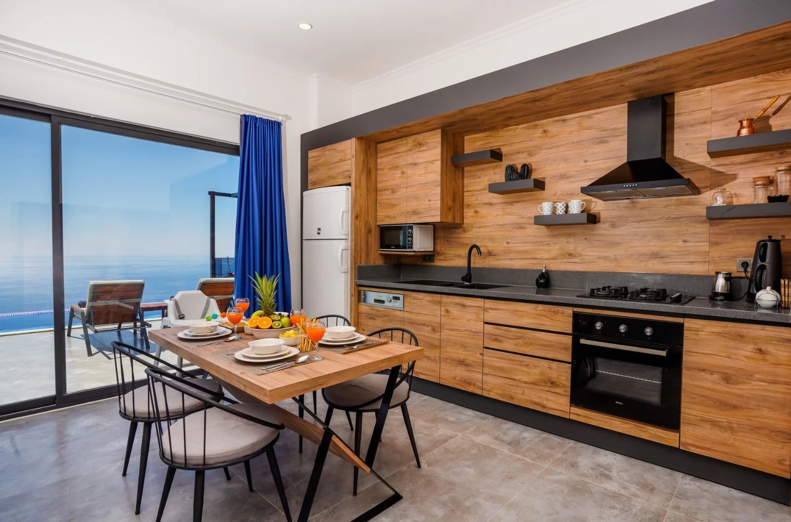 Kalkan’da Balayı Çiftlerine Uygun, Korunaklı Havuzlu, 2 Yatak Odalı, Kiralık Villa