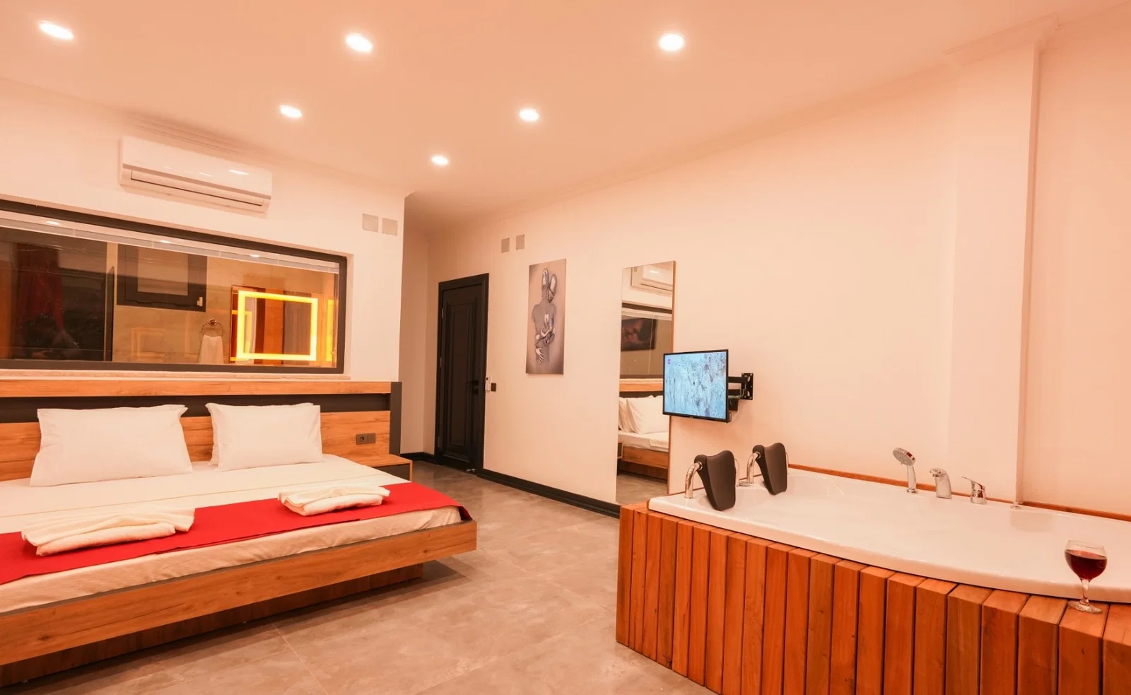 Kalkan’da Balayı Çiftlerine Uygun, Korunaklı Havuzlu, 2 Yatak Odalı, Kiralık Villa