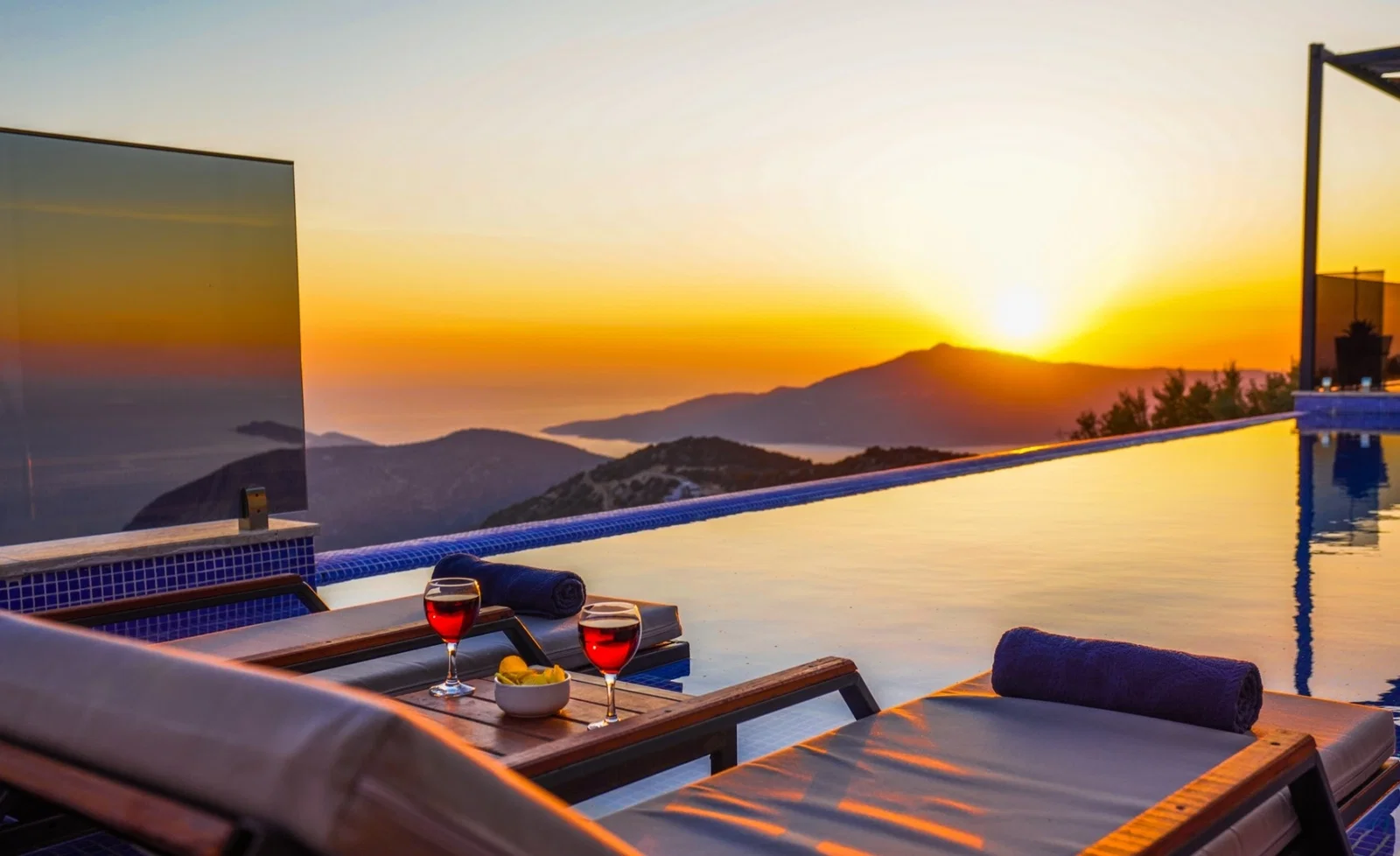 Kalkan’da Balayı Çiftlerine Uygun, Korunaklı Havuzlu, 2 Yatak Odalı, Kiralık Villa