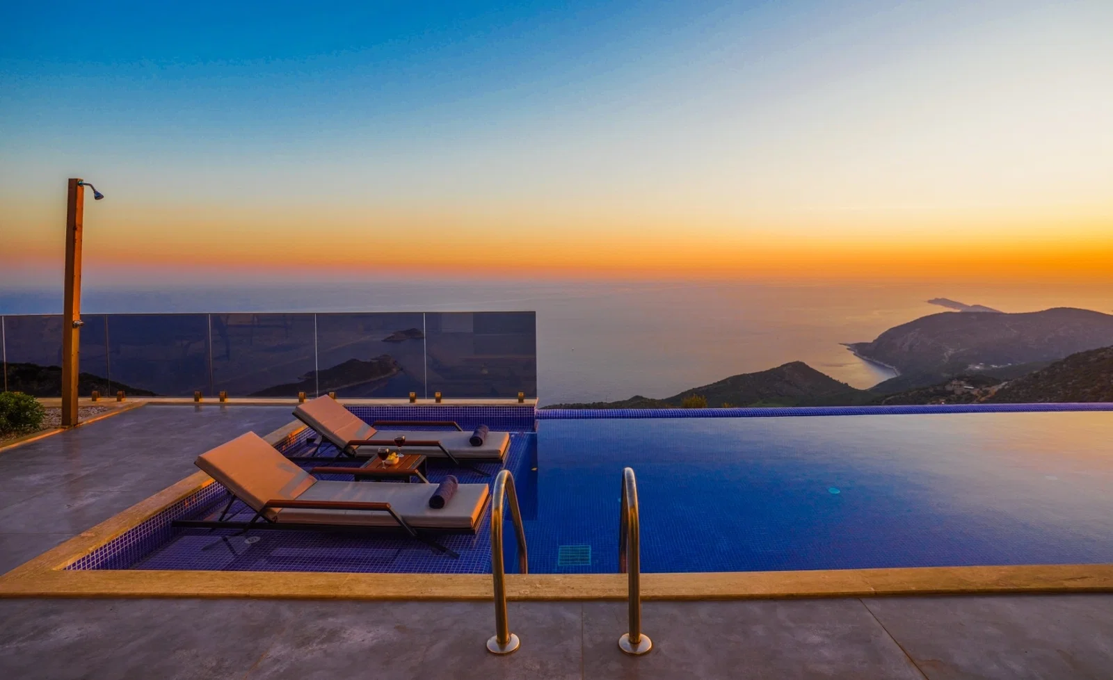 Kalkan’da Balayı Çiftlerine Uygun, Korunaklı Havuzlu, 2 Yatak Odalı, Kiralık Villa