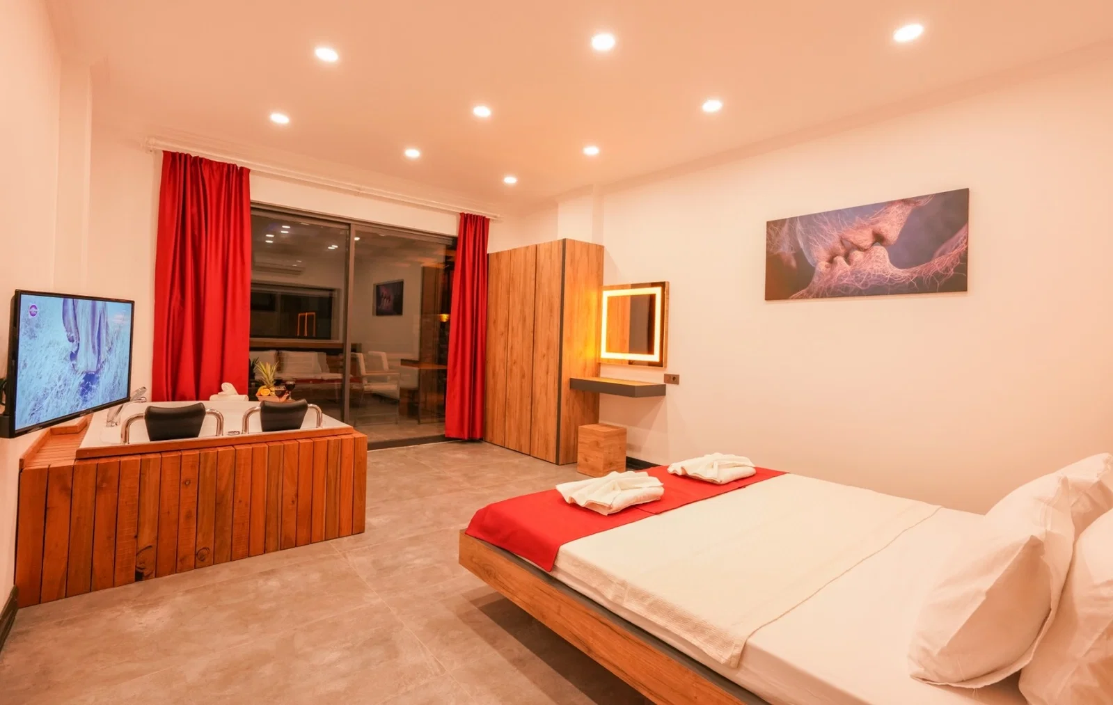 Kalkan’da Balayı Çiftlerine Uygun, Korunaklı Havuzlu, 2 Yatak Odalı, Kiralık Villa