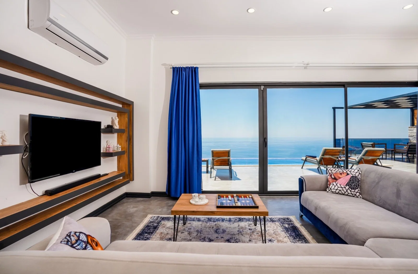 Kalkan’da Balayı Çiftlerine Uygun, Korunaklı Havuzlu, 2 Yatak Odalı, Kiralık Villa