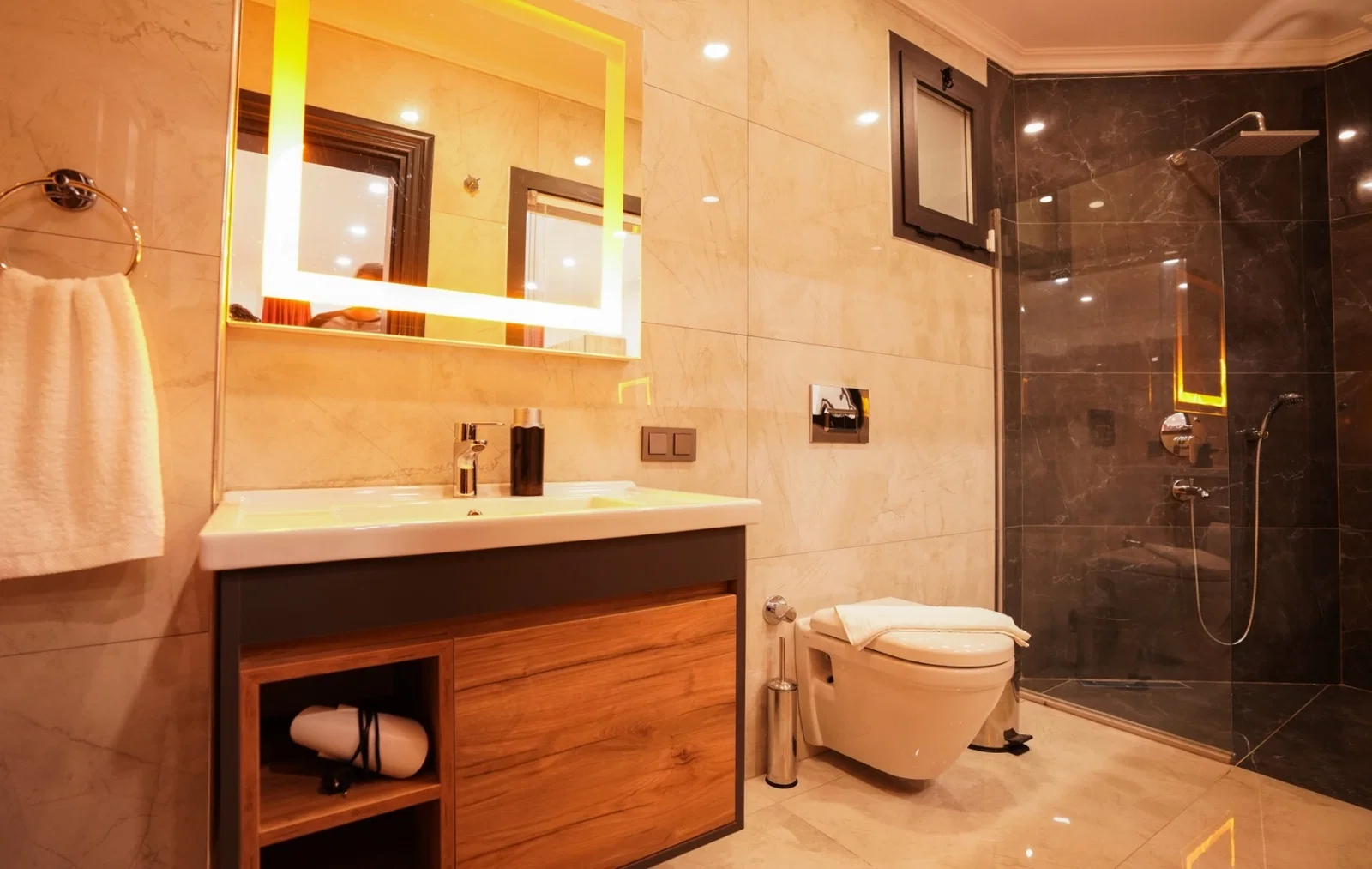 Kalkan’da Balayı Çiftlerine Uygun, Korunaklı Havuzlu, 2 Yatak Odalı, Kiralık Villa