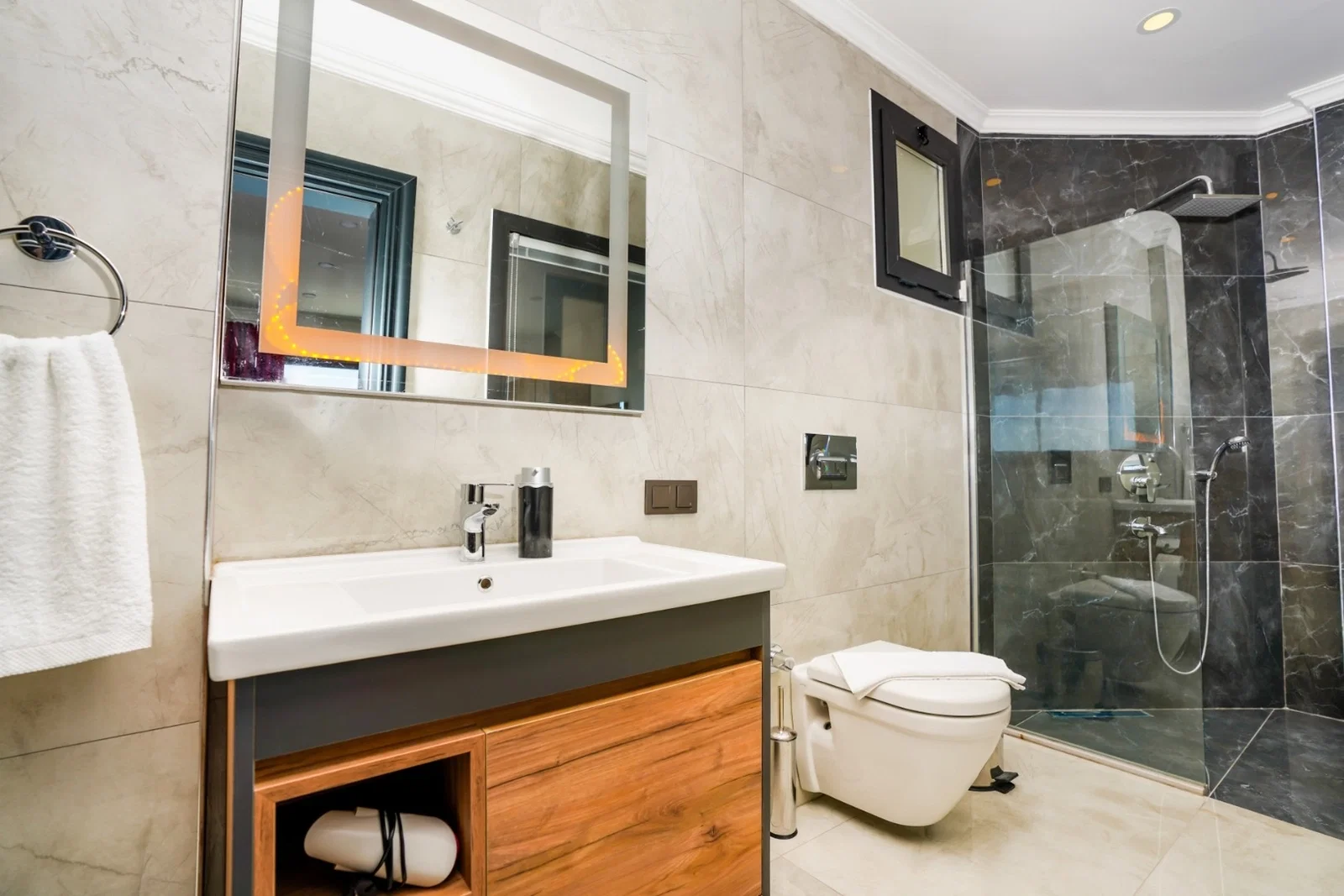 Kalkan’da Balayı Çiftlerine Uygun, Korunaklı Havuzlu, 2 Yatak Odalı, Kiralık Villa